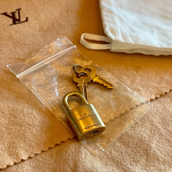 100% Authentic Louis Vuitton Alma Bag - Picture 14 of 16